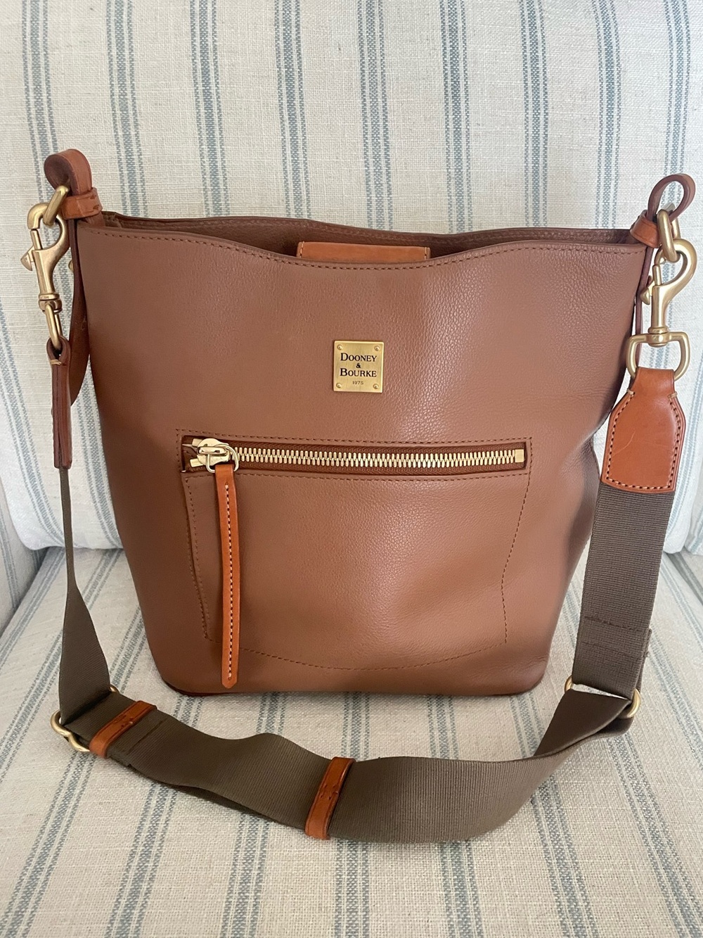Dooney & Bourke Raleigh Roxy Leather Crossbody Shoulder Purse Bag